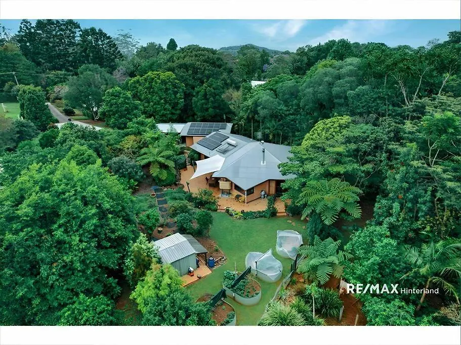 Rainforest Retreat In Maleny contacts